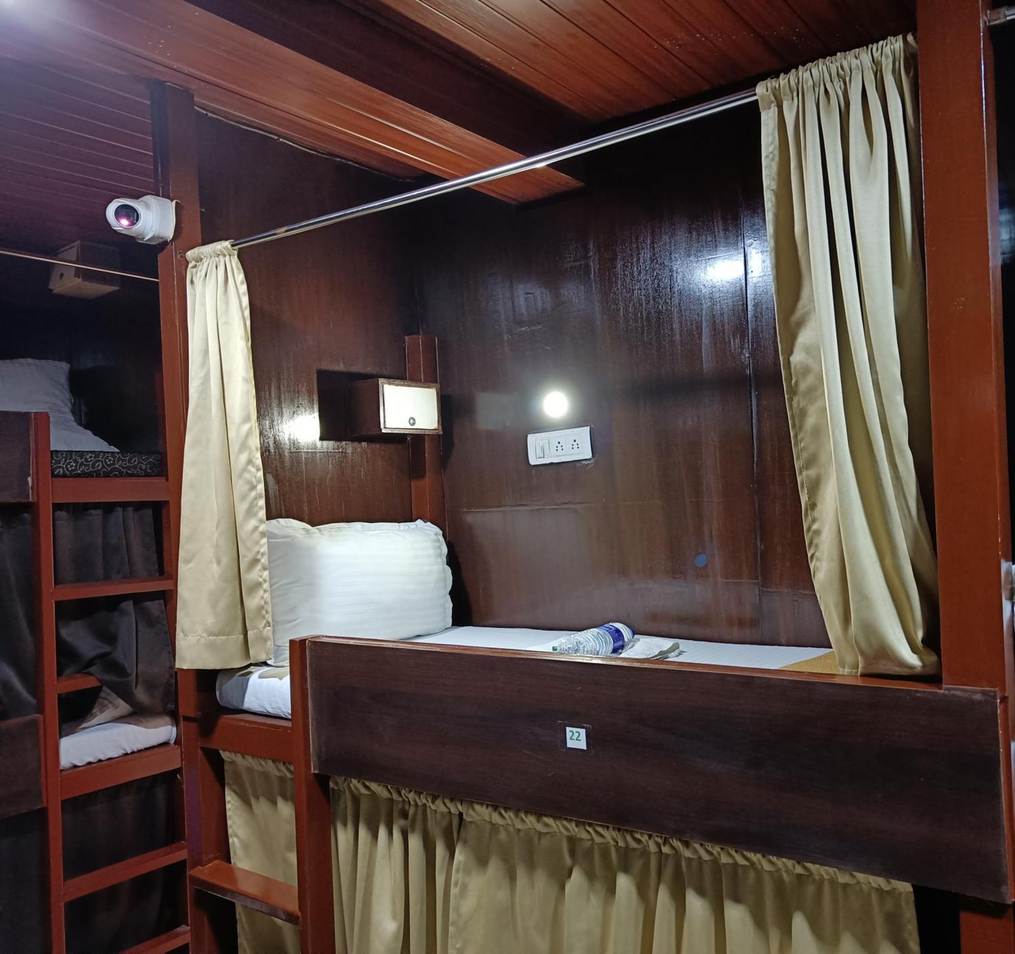 Asra Dormitory For Male And Female Bombaim Exterior foto